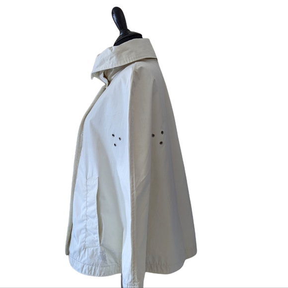 NEW Burberry London White Cape Rain Poncho Jacket Coat Size M $1025 - Picture 9 of 9